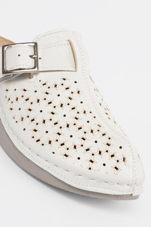Slippers met gesloten tenen en... Slippers met gesloten tenen en...