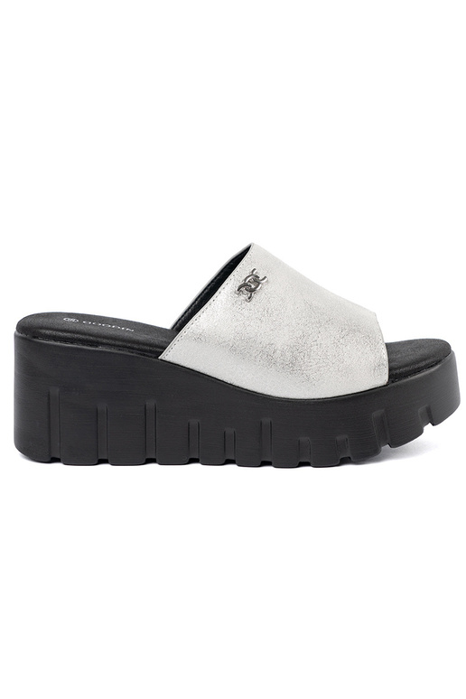 Pantoufles avec plateforme noire... Pantoufles avec plateforme noire...