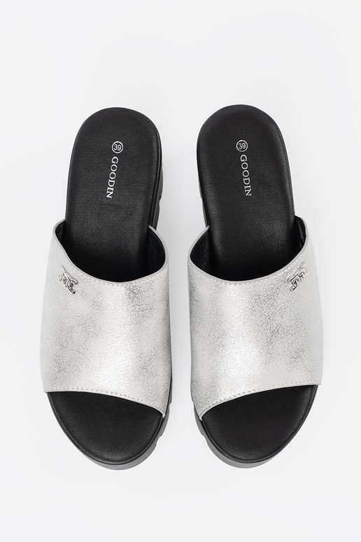 Pantoufles avec plateforme noire... Pantoufles avec plateforme noire...