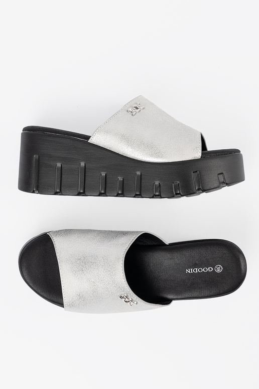 Pantoufles avec plateforme noire... Pantoufles avec plateforme noire...