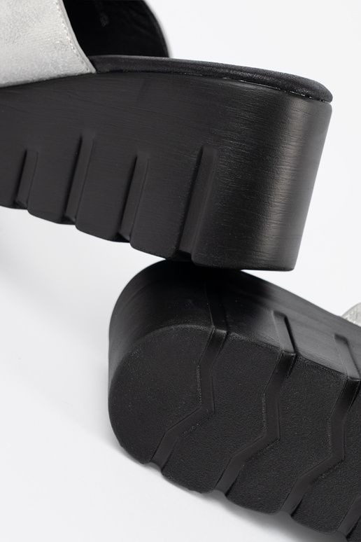 Pantoufles avec plateforme noire... Pantoufles avec plateforme noire...