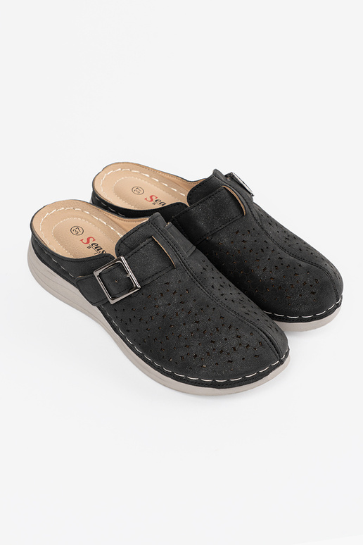 Slippers met gesloten tenen en... Slippers met gesloten tenen en...