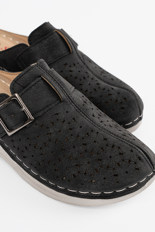 Slippers met gesloten tenen en... Slippers met gesloten tenen en...