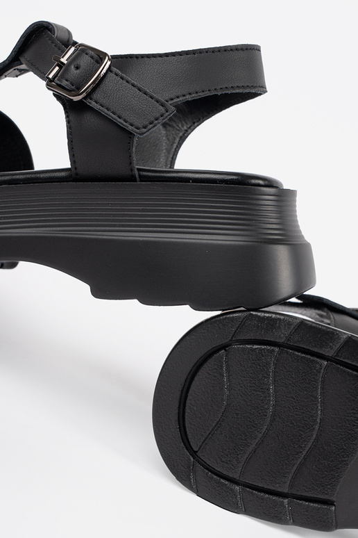 Zwarte sandalen op dikke zool Zwarte sandalen op dikke zool