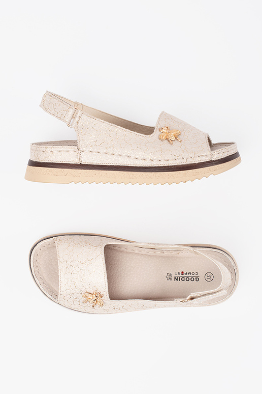 Beige sandalen met plateau en gesp