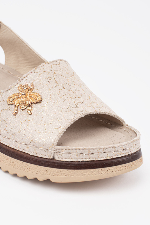 Beige sandalen met plateau en gesp