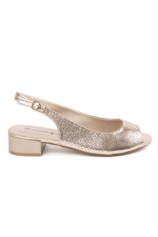 Gouden opengewerkte dames sandalen op... Gouden opengewerkte dames sandalen op...