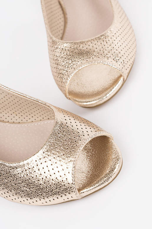 Sandales dorées ajourées pour femmes... Sandales dorées ajourées pour femmes...