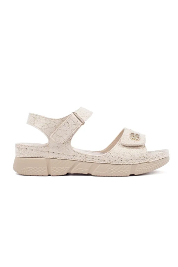 elfenbeinfarbene Sandalen...