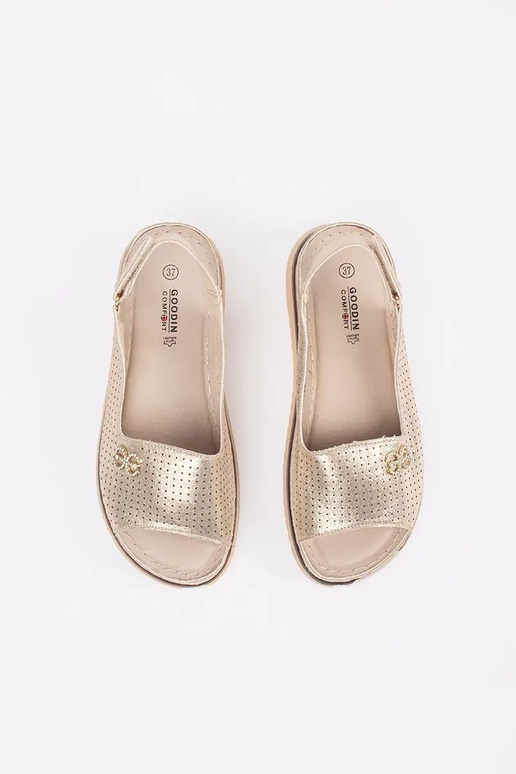 zachte sandalen met perforaties in goud zachte sandalen met perforaties in goud
