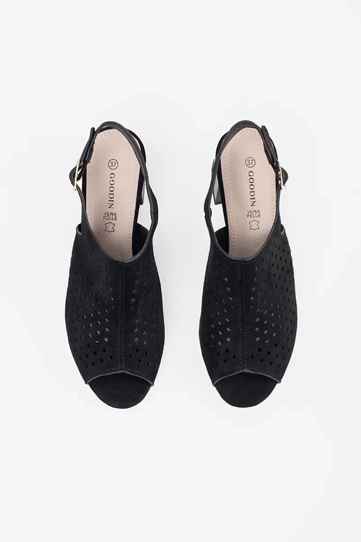 zwarte sandalen op hakken van suede zwarte sandalen op hakken van suede