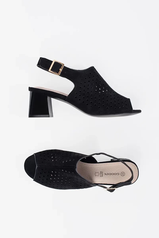 zwarte sandalen op hakken van suede zwarte sandalen op hakken van suede