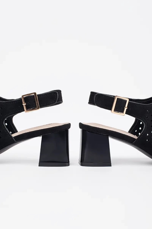 zwarte sandalen op hakken van suede zwarte sandalen op hakken van suede