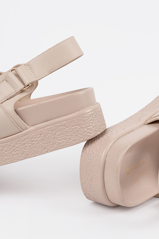 Sandales élégantes beiges avec...