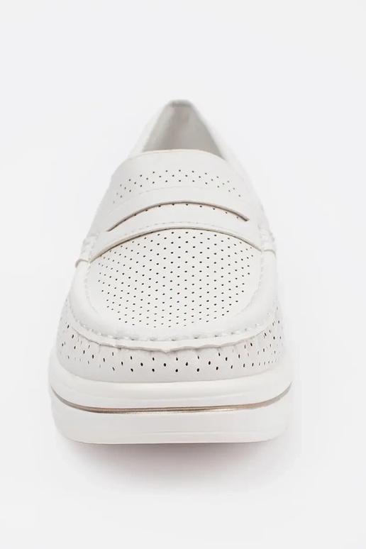 witte instapschoenen op een dikke zool