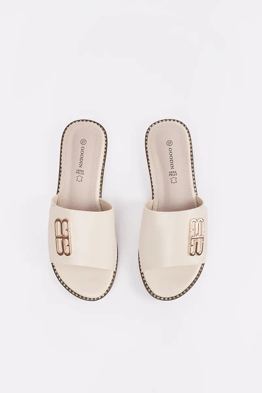 ivoren slippers voor dames op een... ivoren slippers voor dames op een...