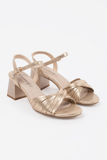 elegante gouden sandalen op... 2