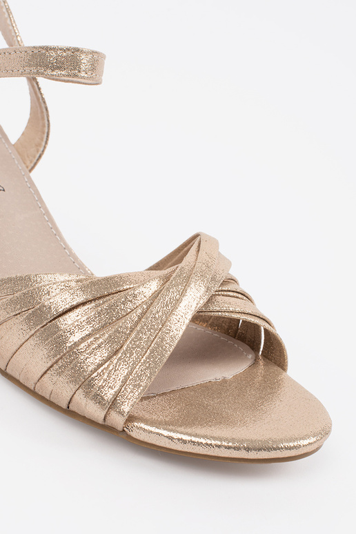 Elegante Sandalen in Gold auf... Elegante Sandalen in Gold auf...