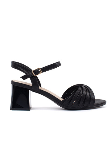 elegante zwarte sandalen op...