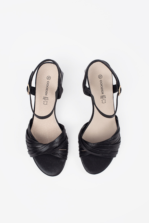 Elegante Sandalen in Schwarz auf... Elegante Sandalen in Schwarz auf...