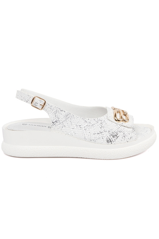 Witte sandalen met decoraties