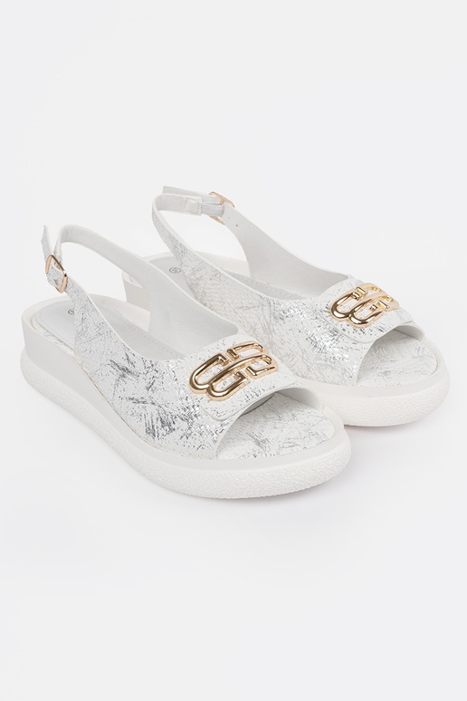 Witte sandalen met decoraties
