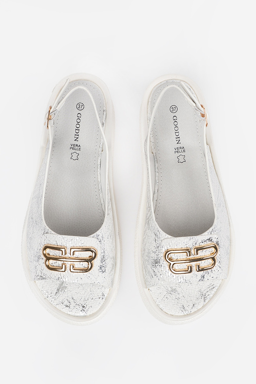 Witte sandalen met decoraties