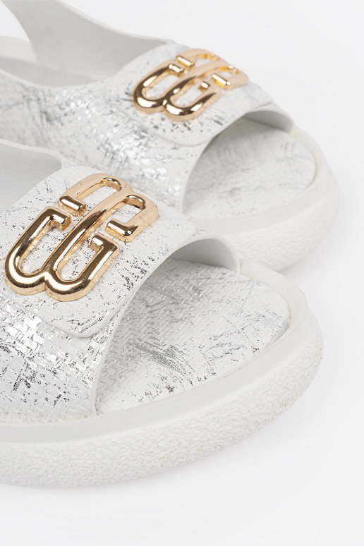 Witte sandalen met decoraties