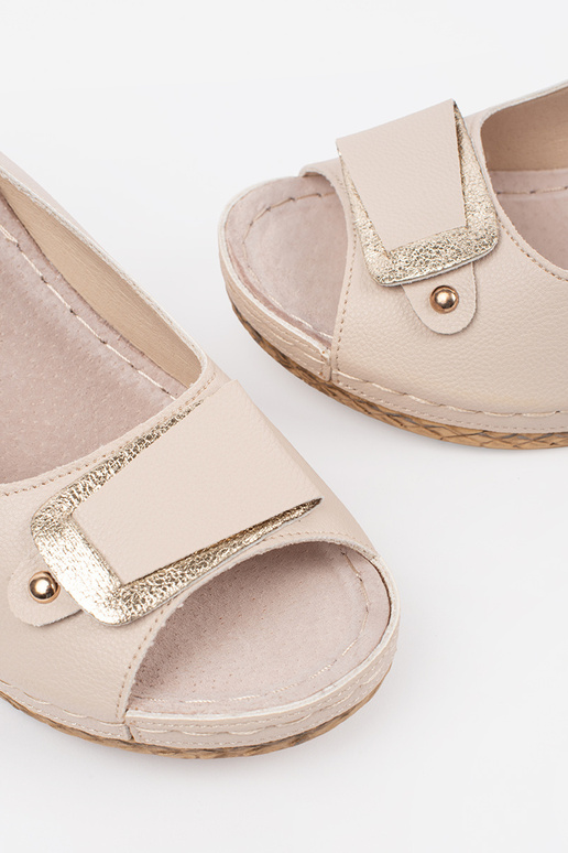 Ivoor Kleur Sandalen op Lage Wedge