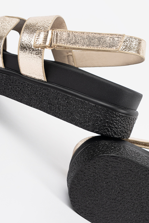 Sandales classiques avec plateforme... Sandales classiques avec plateforme...