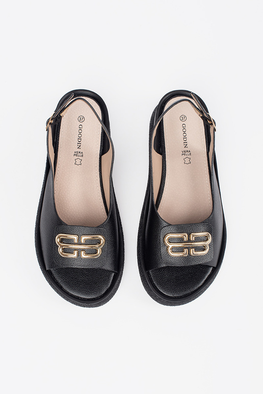 Flache schwarze Sandalen mit Dekoration