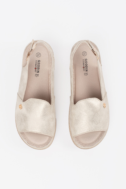 Goldfarbene Sandalen mit Lederinnensohle Goldfarbene Sandalen mit Lederinnensohle