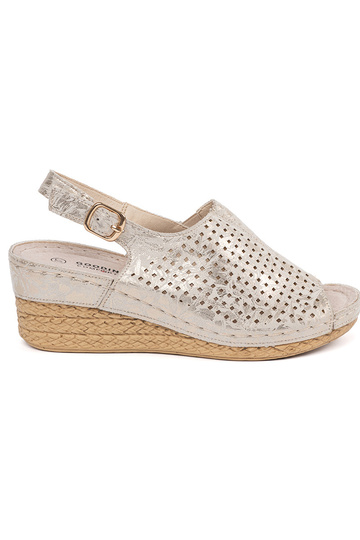 Zandkleurige sandalen