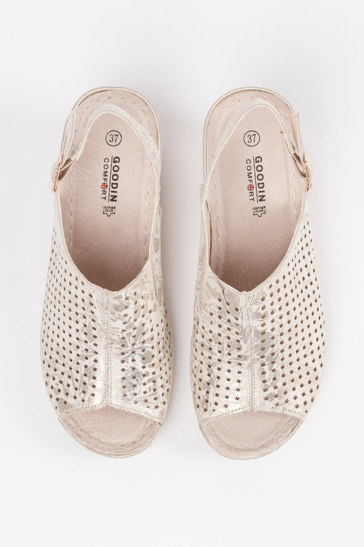 Zandkleurige sandalen Zandkleurige sandalen