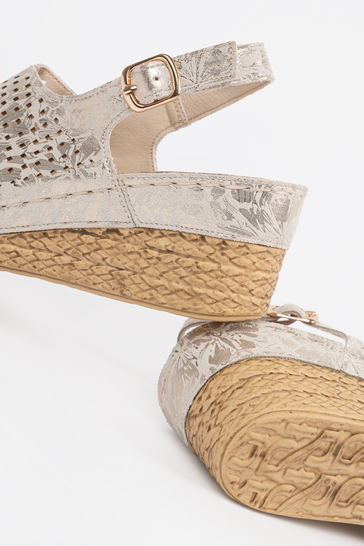 Zandkleurige sandalen Zandkleurige sandalen