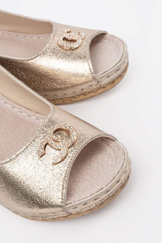 Gouden Sandalen op Wedge met Gesp Gouden Sandalen op Wedge met Gesp