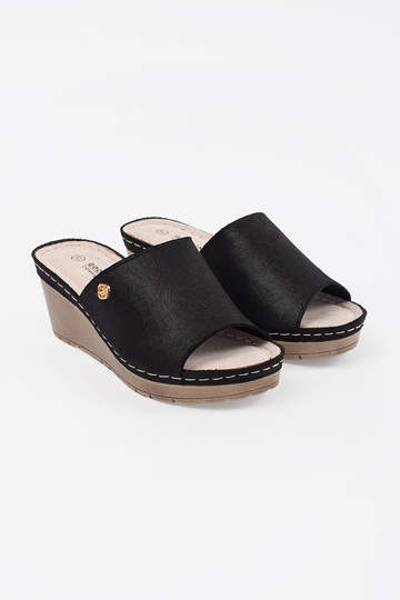 zwarte dames slippers op... 2