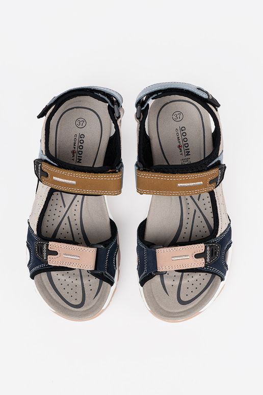 Sandales sportives de différentes... Sandales sportives de différentes...