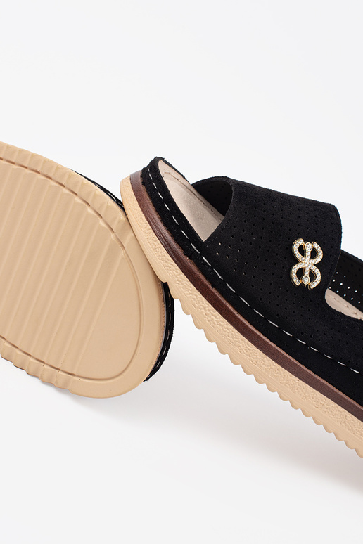 Schwarze weiche Sandalen mit... Schwarze weiche Sandalen mit...