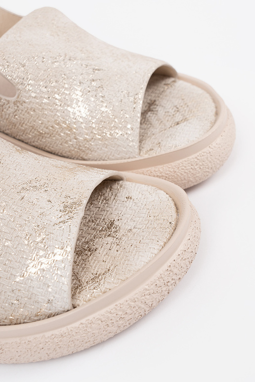 Zandkleurige comfortabele sandalen...