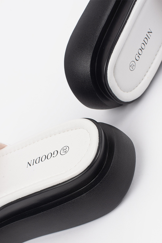 Wit-Zwarte Comfortabele Slippers met... Wit-Zwarte Comfortabele Slippers met...