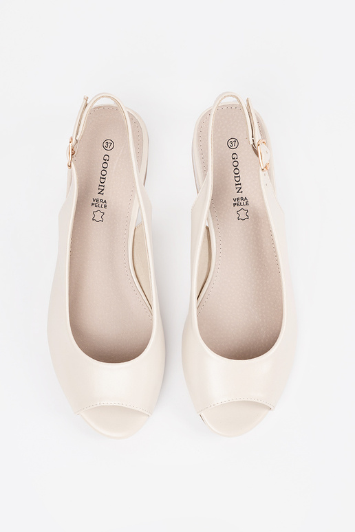 Ivoorkleurige elegante sandalen met...