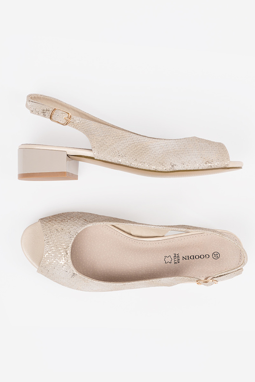 Sandfarbene Damensandalen auf...