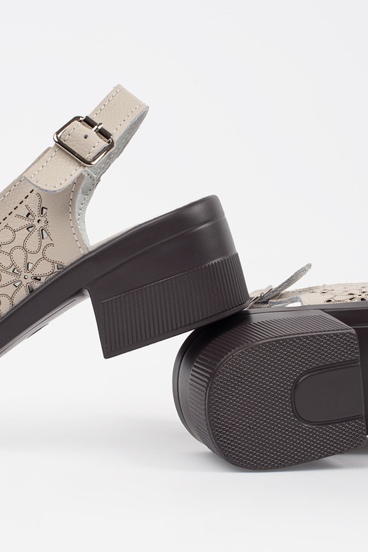 Sandales couleur sable à petit talon Sandales couleur sable à petit talon