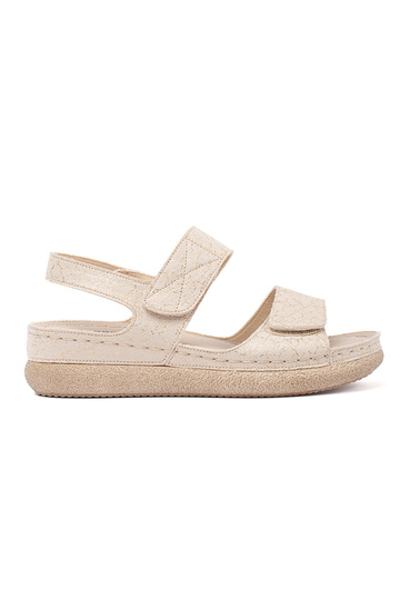 Ivoor kleurige sandalen...