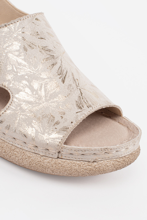 Ivoorkleurige Platte Sandalen met Gesp Ivoorkleurige Platte Sandalen met Gesp