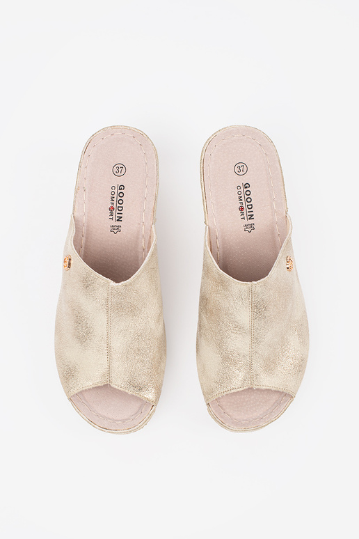 Goldene Damen Pantoletten auf Keilabsatz