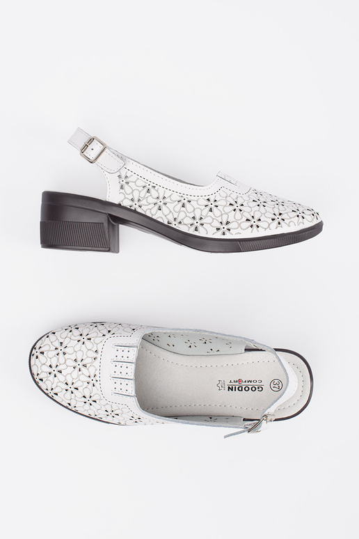 Sandales blanches à petit talon