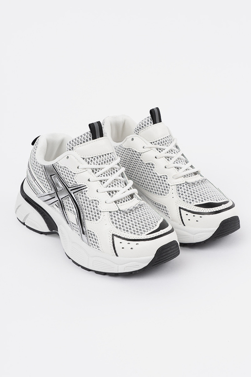 Baskets blanches et noires pour... Baskets blanches et noires pour...