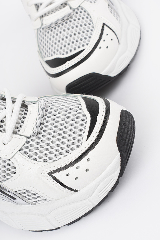 Dames wit-zwart sportieve schoenen... Dames wit-zwart sportieve schoenen...